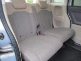 リヤシートもスペース確保されており快適空間☆