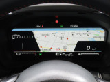 運転に必要な情報をグラフィカルに表示し、少ない視線移動で瞬時に認識できる先進的な液晶メーター。こちらはナビゲーション情報と連携する「地図画面」になります
