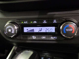 【オートエアコン】お好みの温度に設定して頂くと、車内の温度を自動調整♪快適にクルマの中を過ごして頂けます。