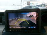 駐車時に後方がリアルタイム映像で確認できます。大型商業施設や立体駐車場での駐車時や、夜間のバック時に大活躍!運転スキルに関わらず、今や必須となった装備のひとつです!