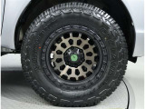 ホイール:4X4エンジニアリングサービス AIR G ヴァルカン17インチ8J+20ゴーストエディションタイプの装着で、足回りに力強さをインストールし、インパクト大に!