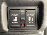 リアドアは乗り降りに便利な両側電動スライドドアです。また運転席に座っていながらスイッチ操作で自在にスライドドアを開け閉めできます。