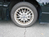 純正アルミホイール装着車です。