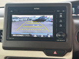車庫入れ・駐車を安心サポート!バックカメラ装備です。