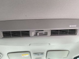 後席向けの送風口が付いており、車内の空気を循環させます☆