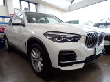 BMW在庫保有台数常時100台以上!ご来店の際はBMW本店(厚木市下荻野140-1)にご来店ください!弊社自慢の全天候型ショールーム!BMW在庫保有台数常時100台以上ございます!