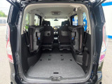 後席を格納すると、これだけの広さが!シーンに合わせたシートアレンジで、大きな荷物も積むことが出来ます♪