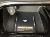 センターコンソールにはワイヤレス充電器を装備してます。Qi(チー)規格対応のスマートフォンなどを置くだけでワイヤレスで充電可能です。