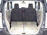 2列目シートを倒すと、広々としたラゲッジスペースが生まれます!大きな荷物や長い荷物も簡単に収納することができます!