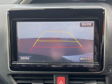【バックカメラ】駐車時に後方がリアルタイム映像で確認できます。大型商業施設や立体駐車場での駐車時や、夜間のバック時に大活躍!運転スキルに関わらず、今や必須となった装備のひとつです!