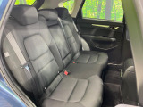 後部座席も気になるようなキズ・汚れやへたり等、大きなダメージはなく、良好な状態です。