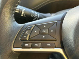 【ステアリングスイッチ】ハンドルから手を離さずオーディオ操作の一部が行えます。