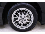 ハイブリッドZS専用鍛造の純正のアルミホイール装着。タイヤサイズは205/55R16です