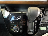 快適装備のオートエアコン♪ 温度設定をすれば、自動で車内の温度管理をしてくれる優れ物です☆彡