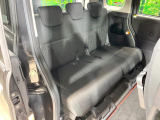 後部座席も気になるようなキズ・汚れやへたり等、大きなダメージはなく、良好な状態です。