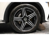 メルセデスの認定中古車「サーティファイドカー」では、万一お車が故障した場合も、ご購入後1年間もしくは2年間※は走行距離にかかわらずメルセデス・ベンツ正規サービスネットワークで無料修理いたします