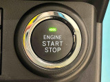 電子カードキーを携帯していれば、ボタンを押すだけでエンジンの始動がスマートに行えます