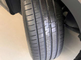 235/55R20 新品ラジアルタイヤ装着しております。