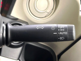 【オートライト】周りの明るさに応じて自動でヘッドライトの点灯・消灯ができる機能です!ライトの付け忘れ・消し忘れなどが無くなり、雨の日や夕方の走行も安心!トンネル通過時も便利ですね♪