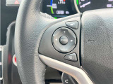 ステアリングヒーター付き。寒い日のドライブも、手のひらから温めてくれます。