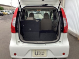 大口なテールゲートです。幅広、低い床面で大きな荷物の出し入れが簡単になります。コンパクトボディーなのに、荷室はこんなに広々!たくさん荷物が積めますよ。