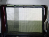 【ロールサンシェード】日差しを和らげ、プライバシー保護にも役立ちます。
