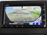 リアワイドカメラシステム!従来の視野に加えて、後方側方を約180&deg;まで見えるワイドビューと、後方を真上から見たような視野で駐車時などに便利なトップダウンビューの3つの視野があります!