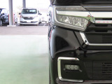 LEDヘッドライトは、点灯の瞬間から光量を発揮し、突然暗くなるトンネルなどでの安定感を高めます。