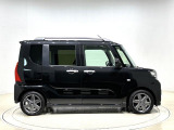 ドアは約90度に開くので荷物も積み込みやすく、乗り降りもしやすい♪ アウトドアで楽しく快適に過ごせる工夫がいっぱいです♪♪