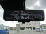 インテリジェントルームミラーは、車両後方のカメラ映像がミラー(液晶画面)に写るので、後席の人や荷物が写りこみません。