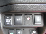 リモコンオートバックドア搭載。運転席からもバックドアの開閉が可能です。さらに、TVキット付はうれしいですね。同乗者がドライブ中でもTV視聴が可能です。
