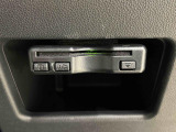ETCカードを挿入することで高速道路を利用する際の支払いがキャッシュレスになったり、ETCスマートインターチェンジが利用できたり、とても便利なアイテムです!保証は修理保証のみとなります。