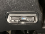 ハンドルの左下にETCがついています。高速道路の料金所の通過も楽々です!。 カードの取り出しもしやすい場所についています。