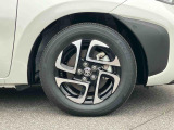 フルLEDオートライトです。ハイビームで走行中に先行車や対向車を検知すると、部分的に遮光し先行車や対向車に配慮しつつ高い夜間視認性を確保します!