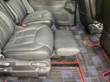 後部座席も気になるようなキズ・汚れやへたり等、大きなダメージはなく、良好な状態です。