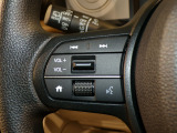 【ステアリングリモコン】ステアリングにオーディオ調節可能なスイッチが装備されていますので運転中でも視線をそらさずにオーディオの調節が可能です!