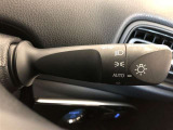 オートライト機能装備です!車外の明るさに応じて、自動的にライトの点灯・消灯をしてくれます♪