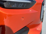 前方・後方の車両周辺にある物体から反射してくる超音波を受信して距離を把握する【超音波センサー】。
