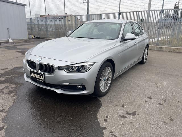 3シリーズセダン320i ラグジュアリー4WD 本革シート