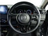【Honda SENSING】 カメラ等装置で精度の高い検知能力を発揮、安全運転を支援します。ステアリング上のコントローラーに注目!