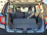 後部座席を倒していただければ、よりたくさんのお荷物も積みこむことも可能です。