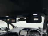 ミラー付きのサンバイザーが装備されています!