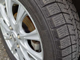 スタッドレスタイヤ交換済(タイヤの残り溝についてはお問い合わせ下さい)
