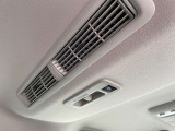 リアシーリングファンも付いておりますので、車内の空気の循環にも役立ちます。