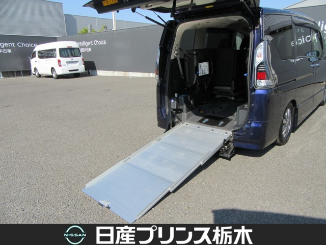 セレナ1.2 e-POWER ハイウェイスター チェアキャブ スロープタイプ 車いす1名 サード仕様