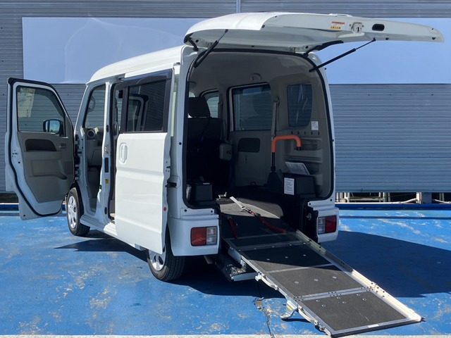 NV100クリッパーリオ チェアキャブ ハイルーフ 4WD