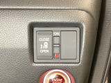 左側電動スライドドアは運転席からでも操作ができるように、ハンドル付近に開閉の操作スイッチが付いています。