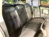 後部座席も気になるようなキズ・汚れやへたり等、大きなダメージはなく、良好な状態です。