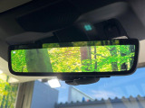 【スマートリヤビューミラー】後席の大きな荷物や同乗者で後方が確認しづらい時でも安心!カメラが撮影した車両後方の映像をルームミラー内に表示。クリアな視界で状況の確認が可能です!