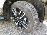 純正アルミホイールに18インチタイヤ(前)を装着しております!安心のパンク保証はじめました!知識と技術豊富な当店のベテランスタッフがお客様を全力でサポートいたします!